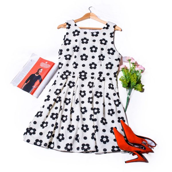 Black and White Floral Pattern Round Dress in size 14