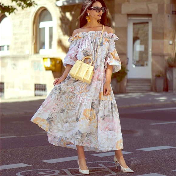 H&M Free & Flowy Off Shoulder Floral Dress in Size 8